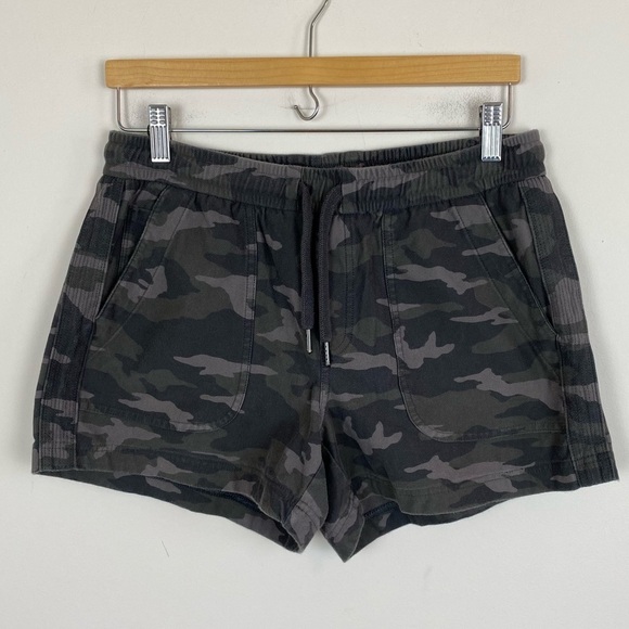 Athleta Camo Farallon Shorts - Picture 1 of 5
